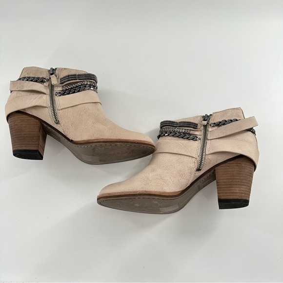 Dolce Vita ankle Yasmin booties 8 beige leather western rode buckle chain mail - Picture 9 of 13